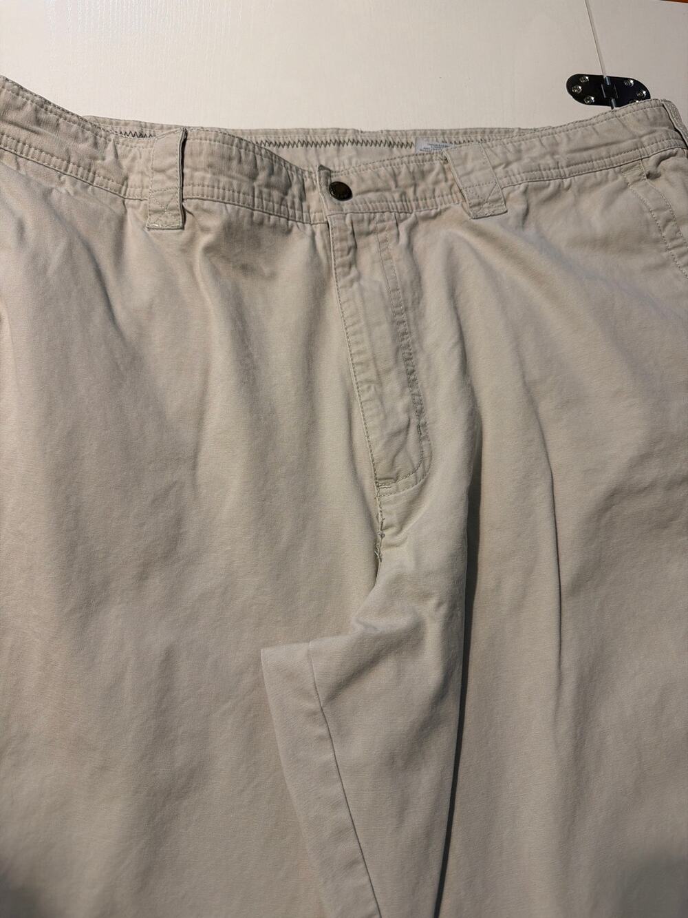 Men’s Size 40 Columbia khakis